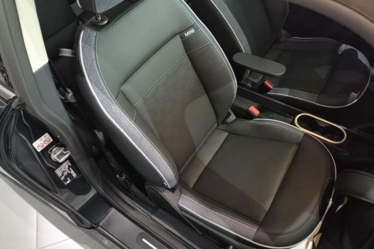 Used MINI Electric COOPER 2024 452km COOPER SE Artist Right Front Seat