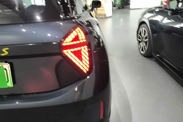 Used MINI Electric COOPER 2024 452km COOPER SE Artist Right Rear Taillight