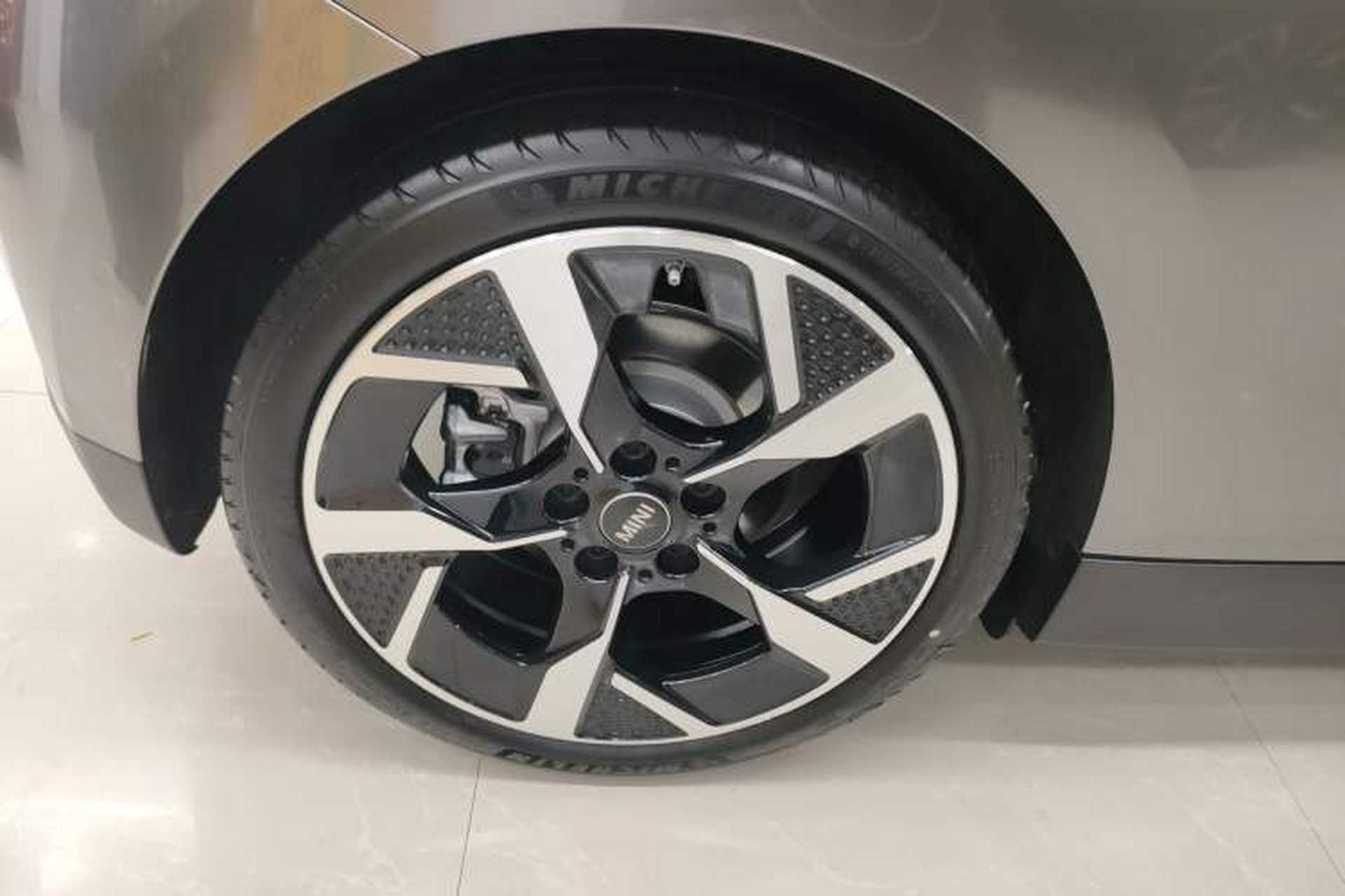Used MINI Electric COOPER 2024 452km COOPER SE Artist Right Rear Wheel Hub
