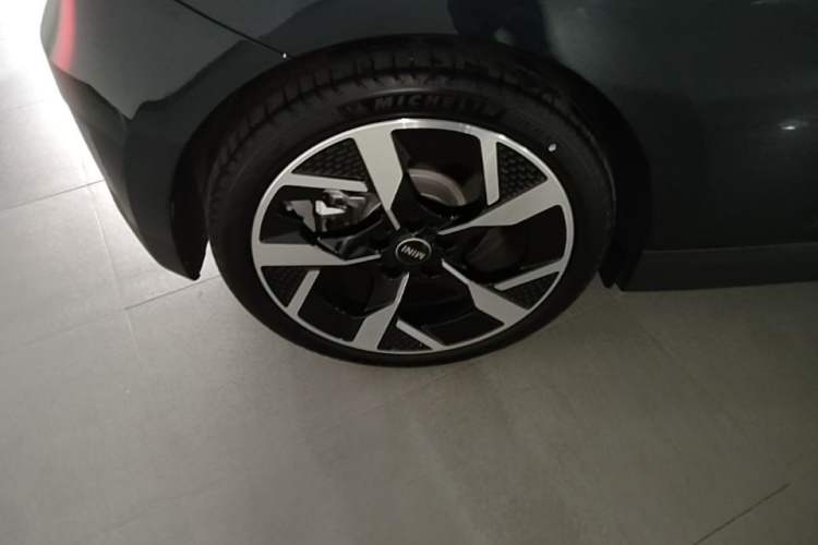 Used MINI Electric COOPER 2024 452km COOPER SE Artist Right Rear Wheel Hub