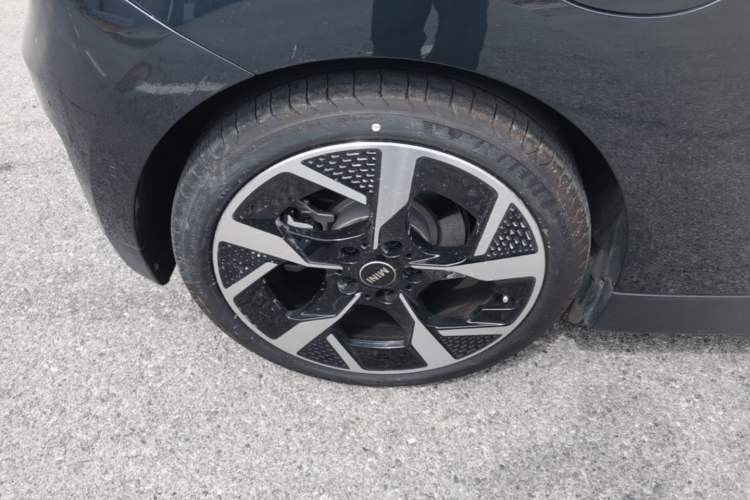 Used MINI Electric COOPER 2024 452km COOPER SE Artist Right Rear Wheel Hub