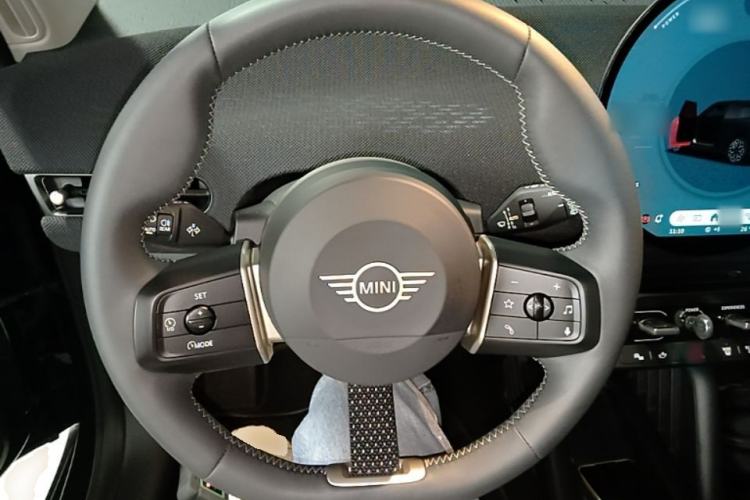 Used MINI Electric COOPER 2024 452km COOPER SE Artist Steering Wheel