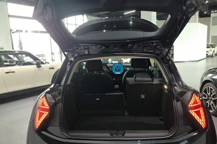 Used MINI Electric COOPER 2024 452km COOPER SE Artist Trunk