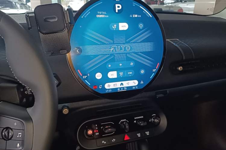Used MINI Electric COOPER 2024 456km COOPER E Classic Edition Audio And AC Panel