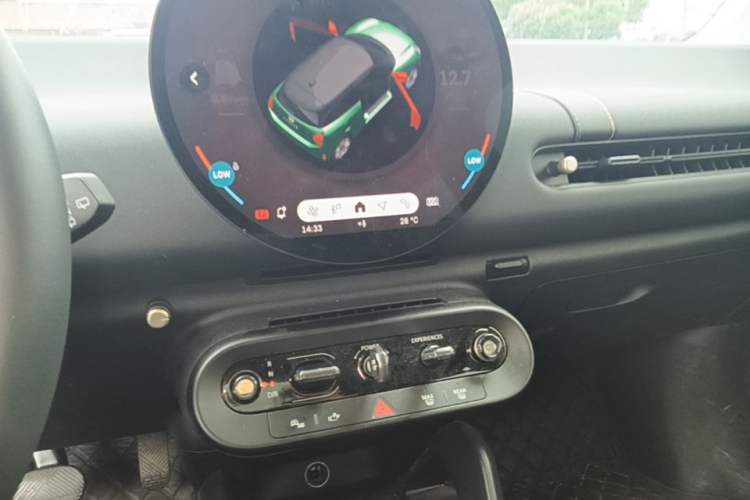 Used MINI Electric COOPER 2024 456km COOPER E Big Player Audio And AC Panel