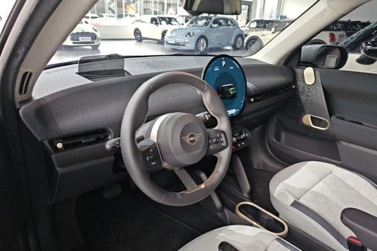 Used MINI Electric COOPER 2024 452km COOPER SE Artist Center Console