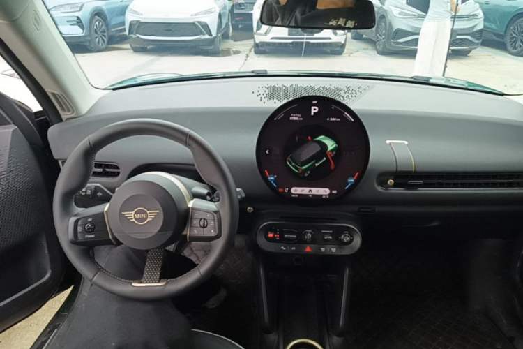 Used MINI Electric COOPER 2024 456km COOPER E Big Player Center Console