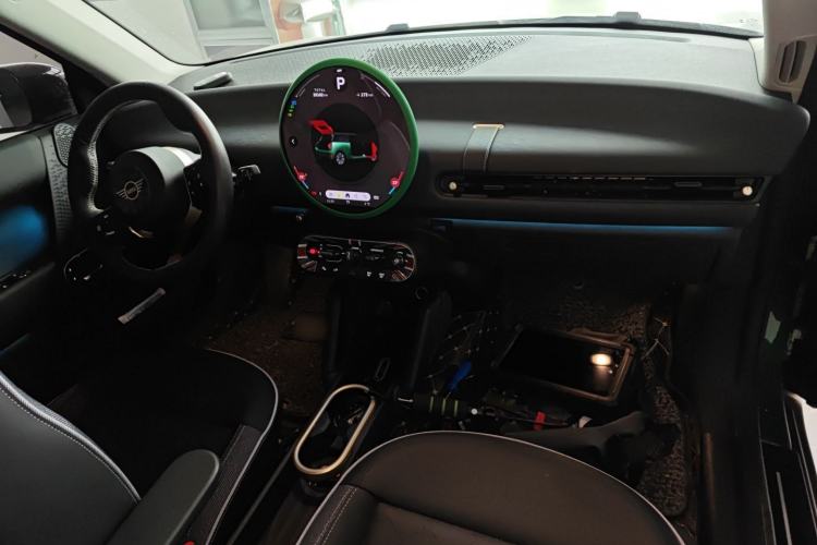 Used MINI Electric COOPER 2024 456km COOPER E Classic Edition Center Console