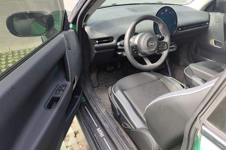 Used MINI Electric COOPER 2024 456km COOPER E Classic Edition Driver Seat