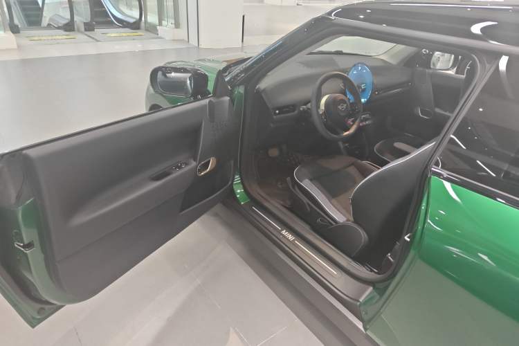 Used MINI Electric COOPER 2024 456km COOPER E Classic Edition Driver Seat