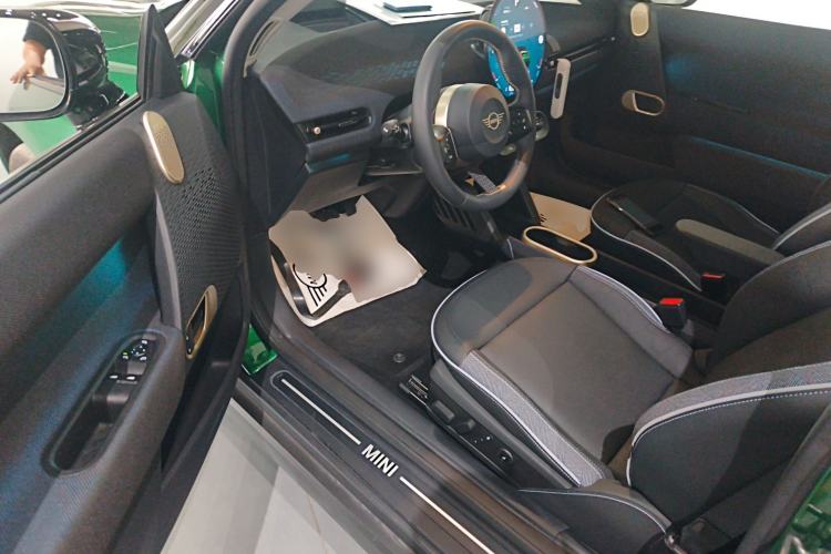 Used MINI Electric COOPER 2024 452km COOPER SE Artist Driver Seat