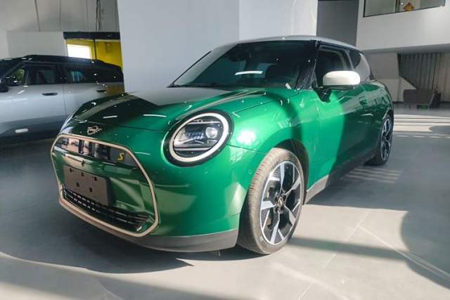 Used MINI Electric COOPER 2024 452km COOPER SE Artist