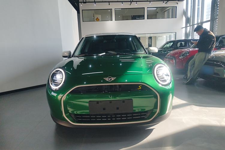 Used MINI Electric COOPER 2024 452km COOPER SE Artist Exterior 1