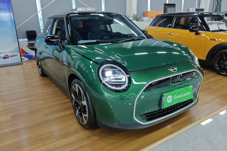 Used MINI Electric COOPER 2024 452km COOPER SE Artist Exterior 2