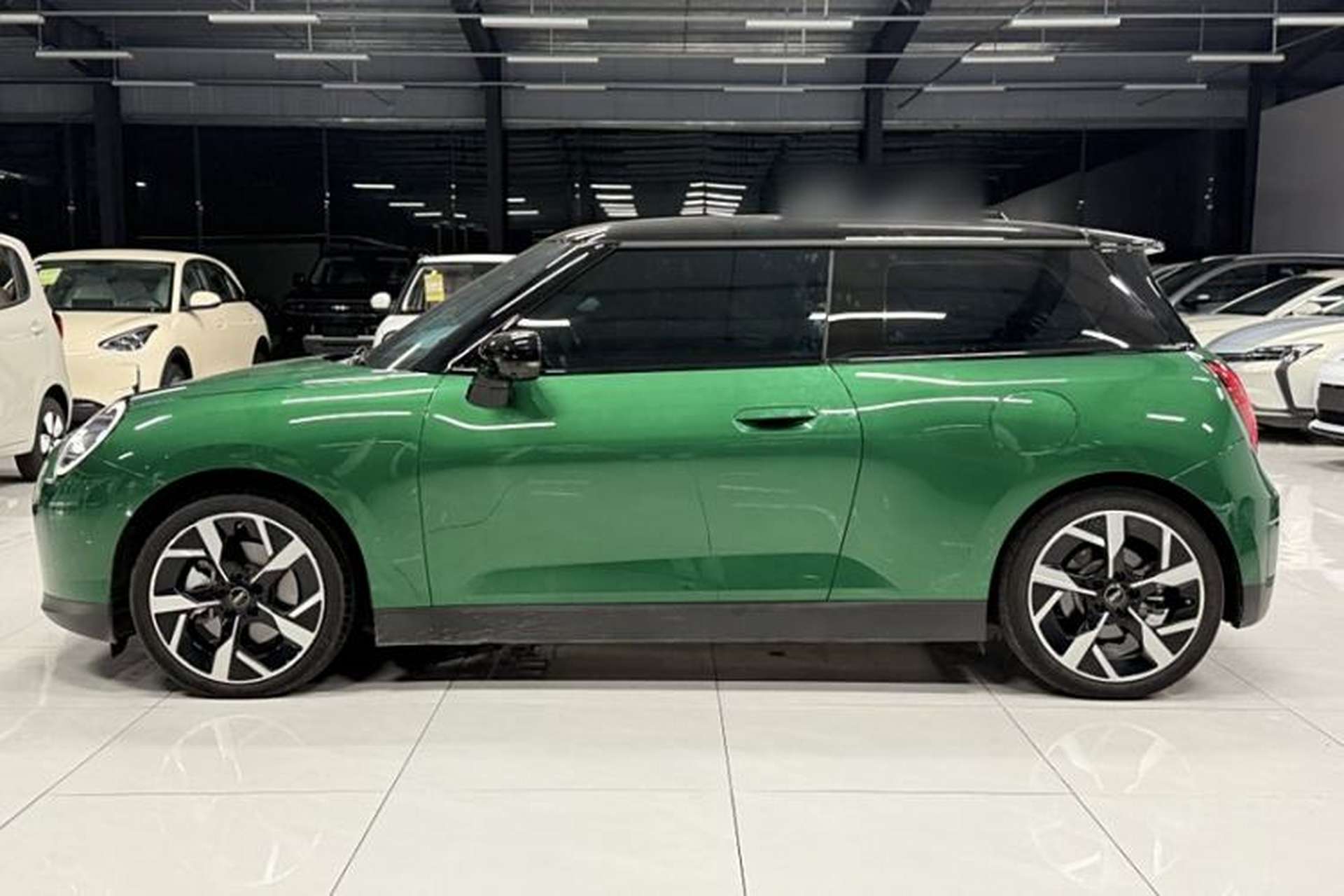 Used MINI Electric COOPER 2024 452km COOPER SE Artist Exterior 2