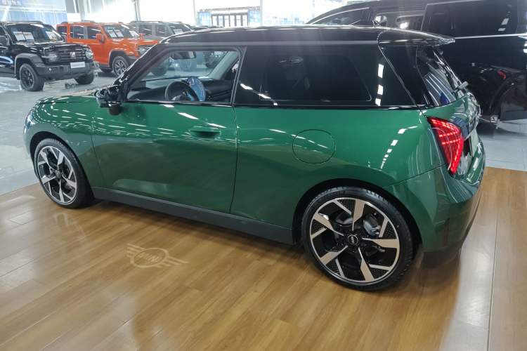 Used MINI Electric COOPER 2024 452km COOPER SE Artist Exterior 3