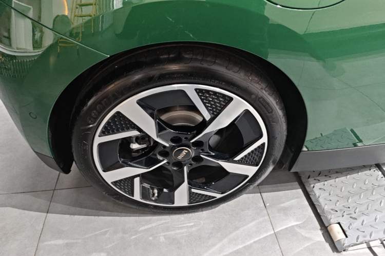 Used MINI Electric COOPER 2024 452km COOPER SE Artist Exterior 5