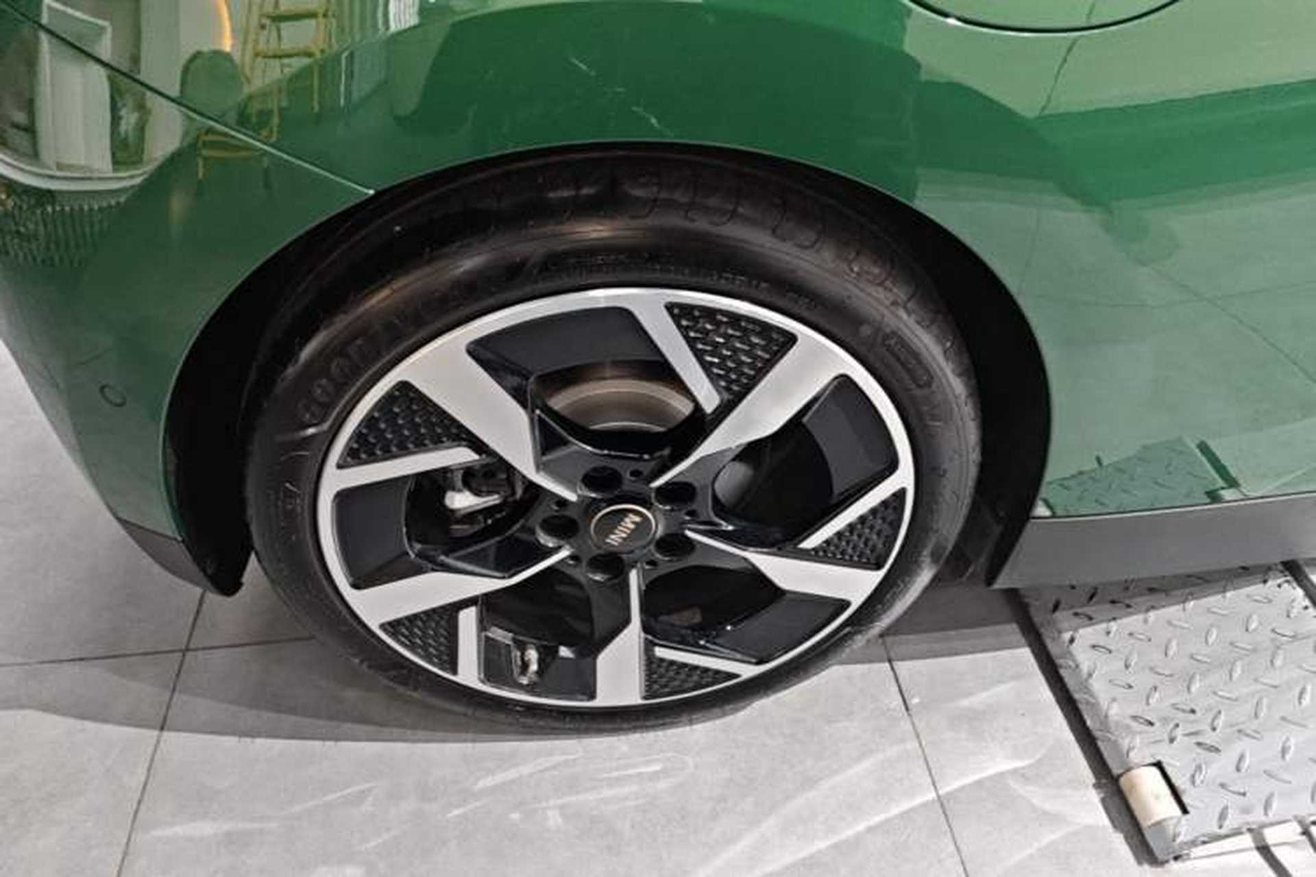 Used MINI Electric COOPER 2024 452km COOPER SE Artist Exterior 5