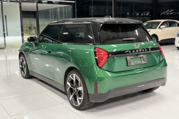 Used MINI Electric COOPER 2024 452km COOPER SE Artist Exterior 5