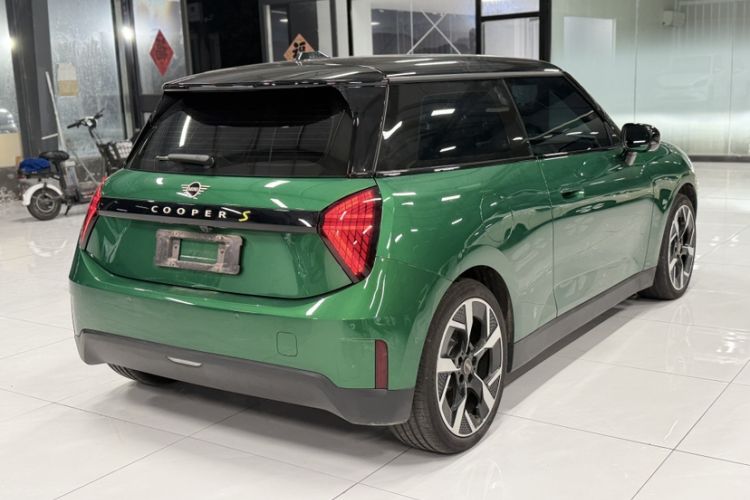 Used MINI Electric COOPER 2024 452km COOPER SE Artist Exterior 6