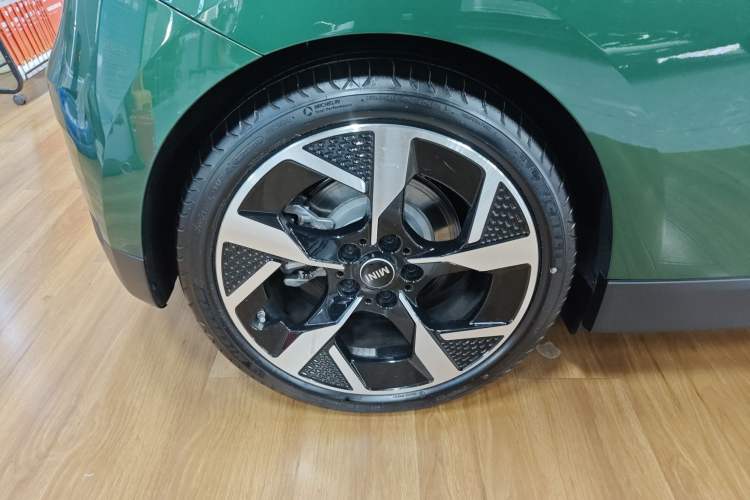 Used MINI Electric COOPER 2024 452km COOPER SE Artist Exterior 8