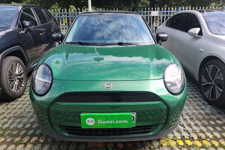 Used MINI Electric COOPER 2024 456km COOPER E Classic Edition Front