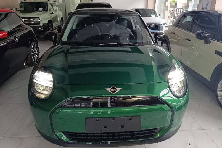 Used MINI Electric COOPER 2024 456km COOPER E Classic Edition Front
