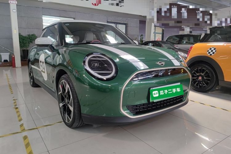 Used MINI Electric COOPER 2024 452km COOPER SE 1/65 Limited Edition Front Right 45 Deg