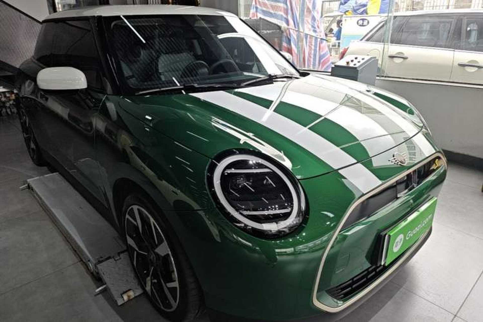 Used MINI Electric COOPER 2024 452km COOPER SE Artist Front Right 45 Deg