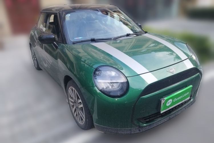 Used MINI Electric COOPER 2024 456km COOPER E Classic Edition Front Right 45 Deg
