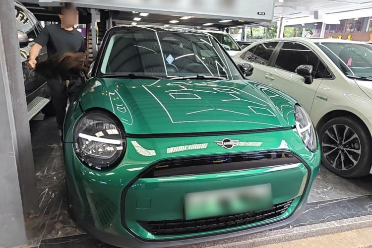 Used MINI Electric COOPER 2024 456km COOPER E Classic Edition Front