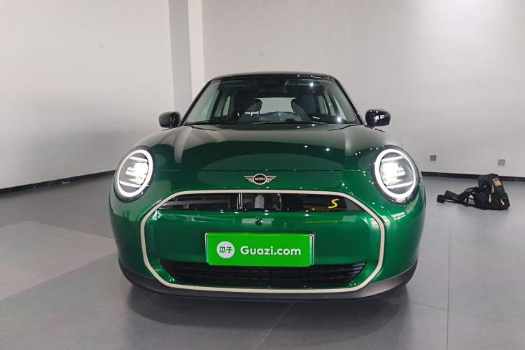 Used MINI Electric COOPER 2024 452km COOPER SE Artist Front
