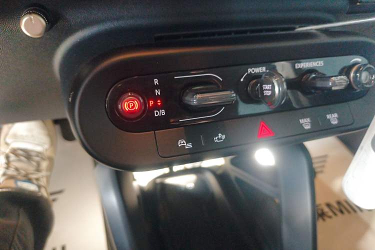 Used MINI Electric COOPER 2024 452km COOPER SE Artist Gear Lever