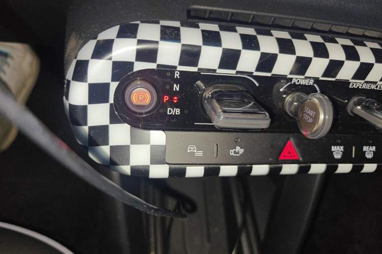 Used MINI Electric COOPER 2024 456km COOPER E Classic Edition Gear Lever