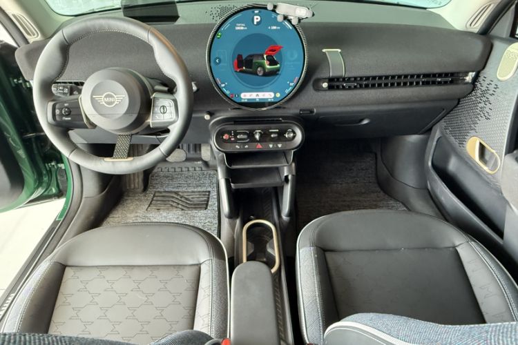 Used MINI Electric COOPER 2024 452km COOPER SE Artist Interior 1