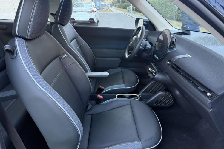 Used MINI Electric COOPER 2024 452km COOPER SE Artist Interior 10