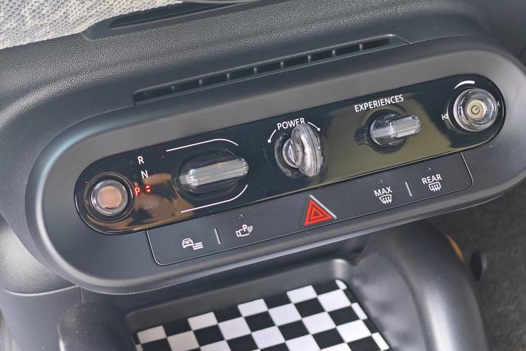 Used MINI Electric COOPER 2024 452km COOPER SE 1/65 Limited Edition Interior 11