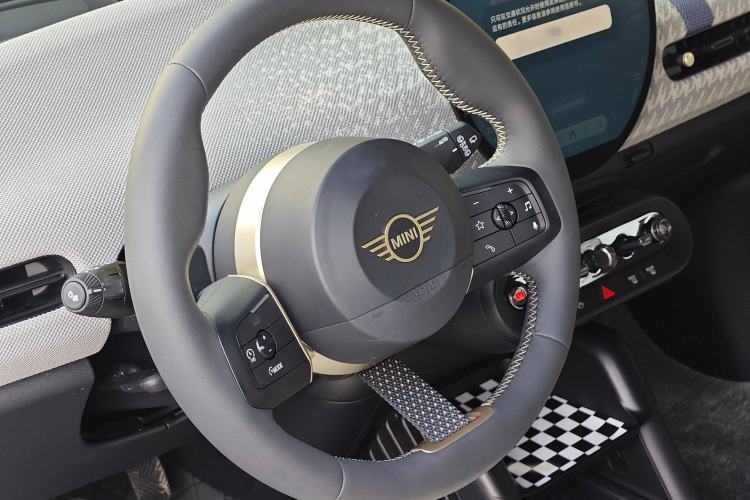 Used MINI Electric COOPER 2024 452km COOPER SE 1/65 Limited Edition Interior 12