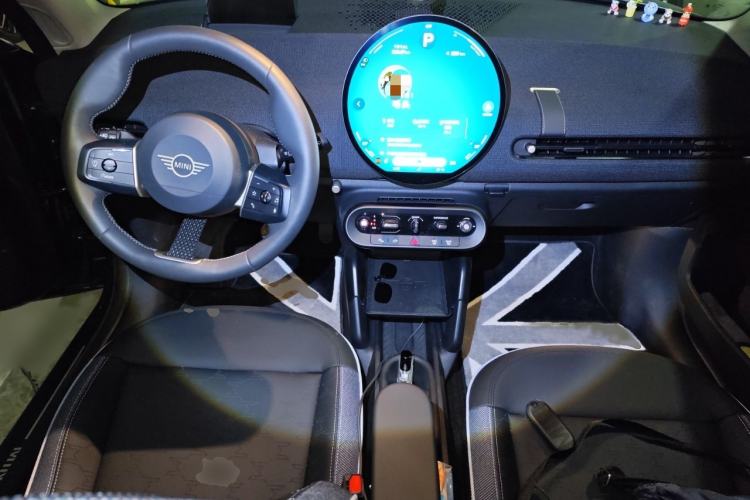 Used MINI Electric COOPER 2024 452km COOPER SE Artist Interior 2