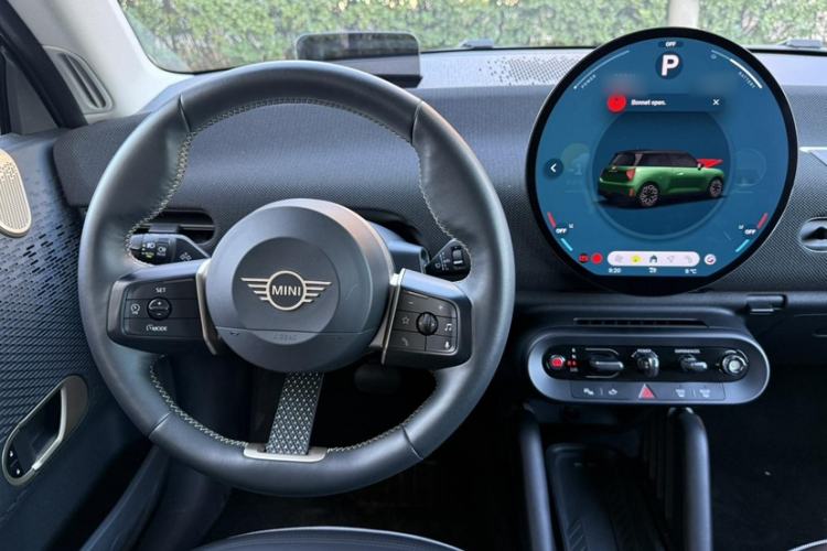 Used MINI Electric COOPER 2024 452km COOPER SE Artist Interior 2