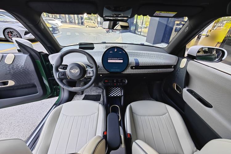 Used MINI Electric COOPER 2024 452km COOPER SE 1/65 Limited Edition Interior 2
