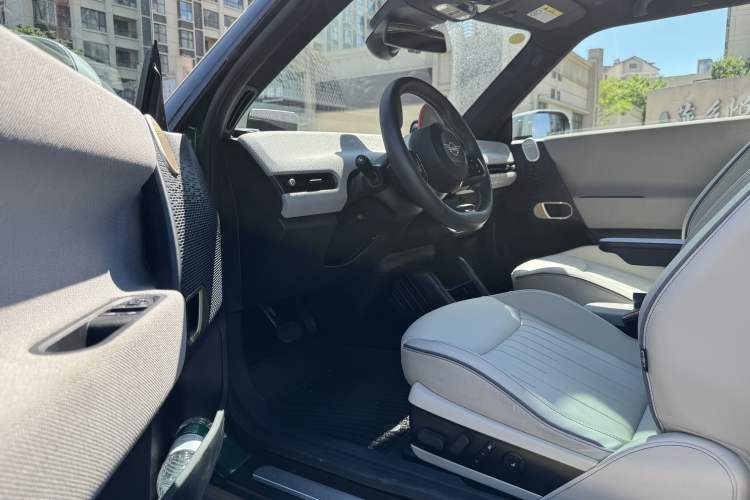 Used MINI Electric COOPER 2024 452km COOPER SE 1/65 Limited Edition Interior 3