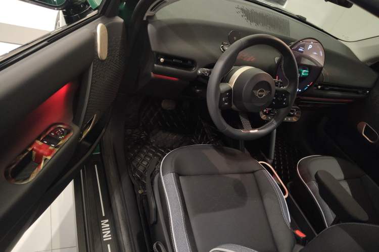 Used MINI Electric COOPER 2024 456km COOPER E Classic Edition Interior 3
