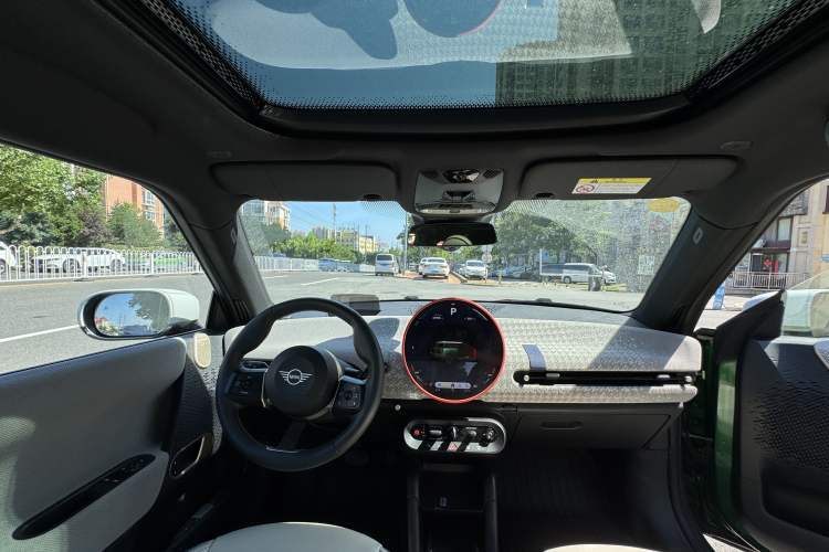 Used MINI Electric COOPER 2024 452km COOPER SE 1/65 Limited Edition Interior 4