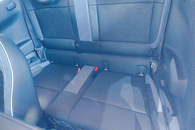 Used MINI Electric COOPER 2024 452km COOPER SE Artist Interior 4