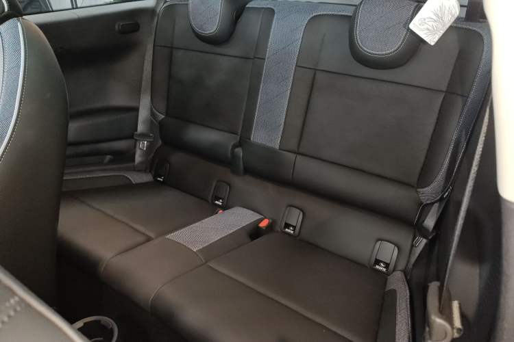Used MINI Electric COOPER 2024 452km COOPER SE Artist Interior 4