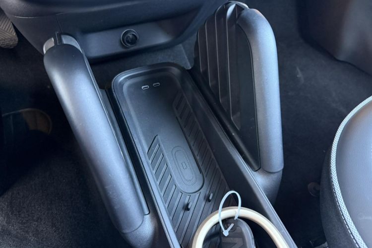 Used MINI Electric COOPER 2024 452km COOPER SE Artist Interior 5