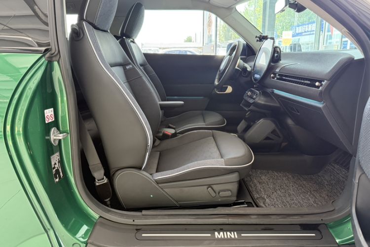 Used MINI Electric COOPER 2024 452km COOPER SE Artist Interior 5