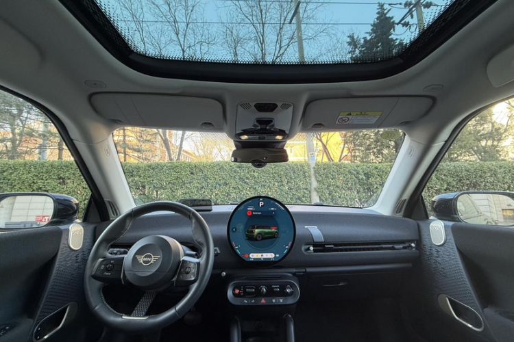 Used MINI Electric COOPER 2024 452km COOPER SE Artist Interior 8