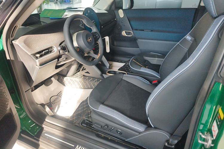 Used MINI Electric COOPER 2024 452km COOPER SE Artist Left Front Seat
